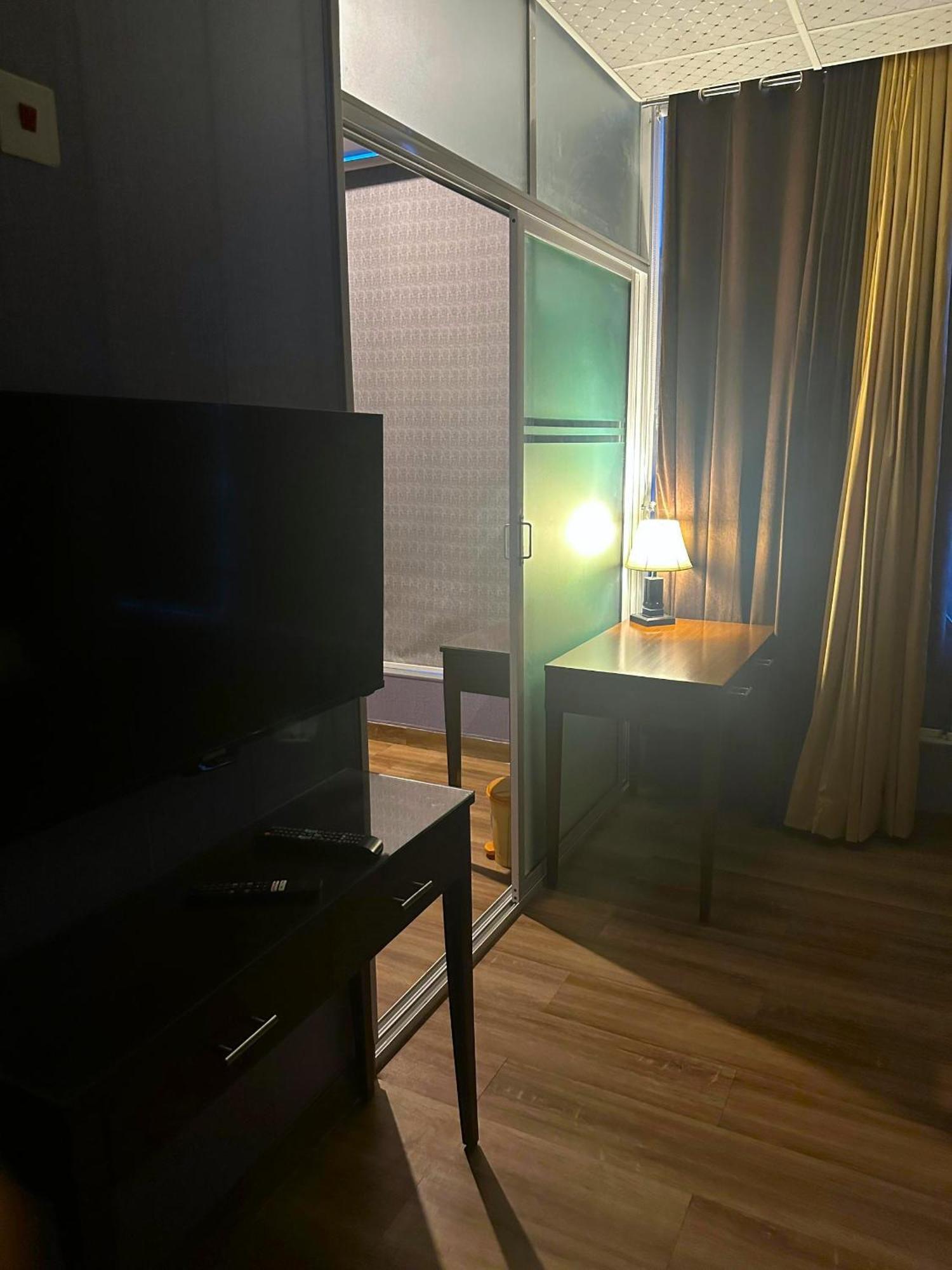 Luxury Apartment In Dha Phase 8, Near Allama Iqbal International Airport ลาฮอร์ ภายนอก รูปภาพ