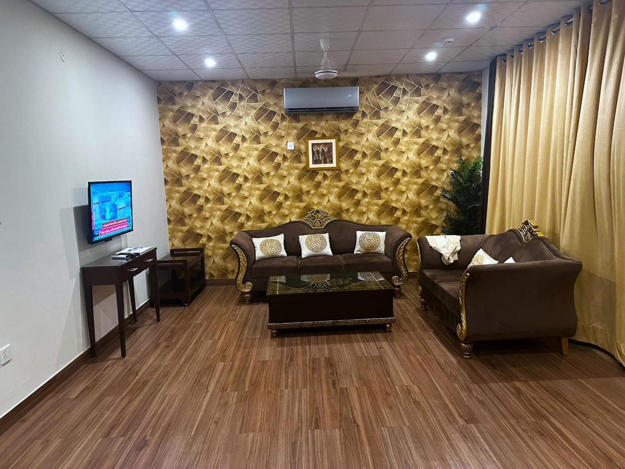 Luxury Apartment In Dha Phase 8, Near Allama Iqbal International Airport ลาฮอร์ ภายนอก รูปภาพ