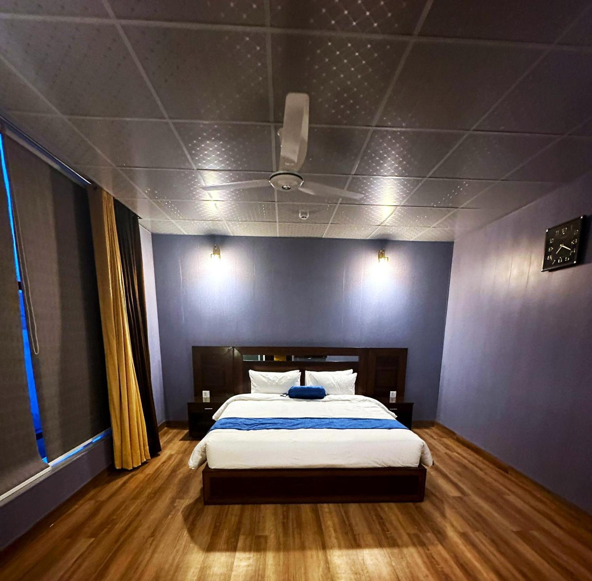 Luxury Apartment In Dha Phase 8, Near Allama Iqbal International Airport ลาฮอร์ ภายนอก รูปภาพ
