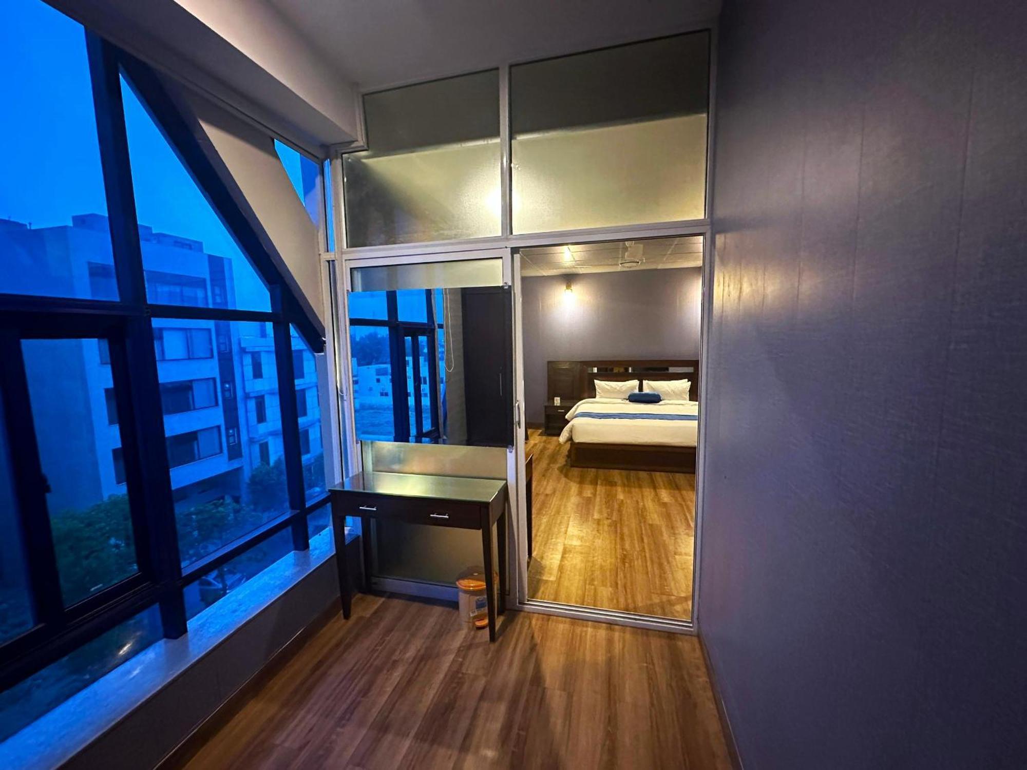 Luxury Apartment In Dha Phase 8, Near Allama Iqbal International Airport ลาฮอร์ ภายนอก รูปภาพ