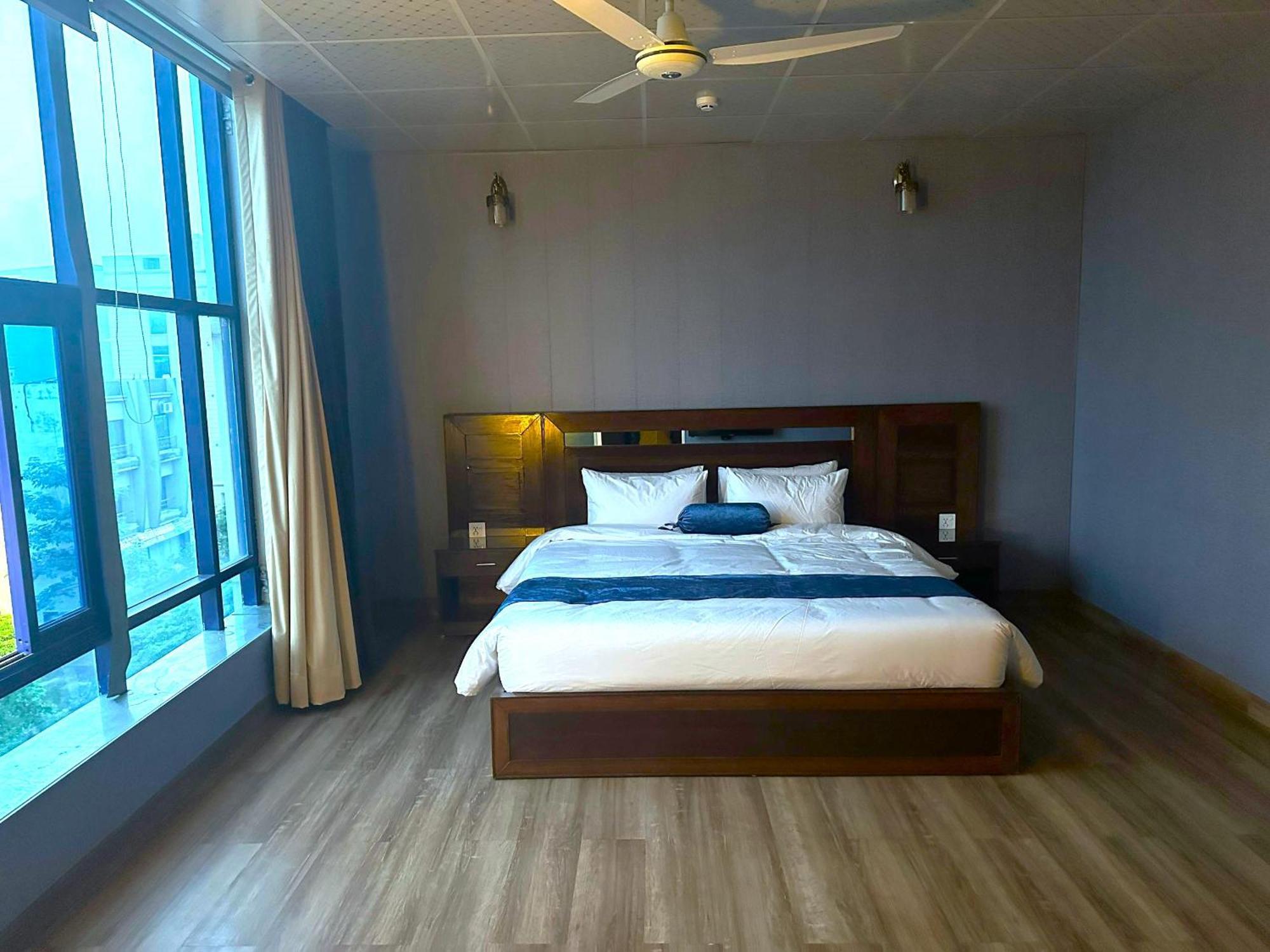 Luxury Apartment In Dha Phase 8, Near Allama Iqbal International Airport ลาฮอร์ ภายนอก รูปภาพ