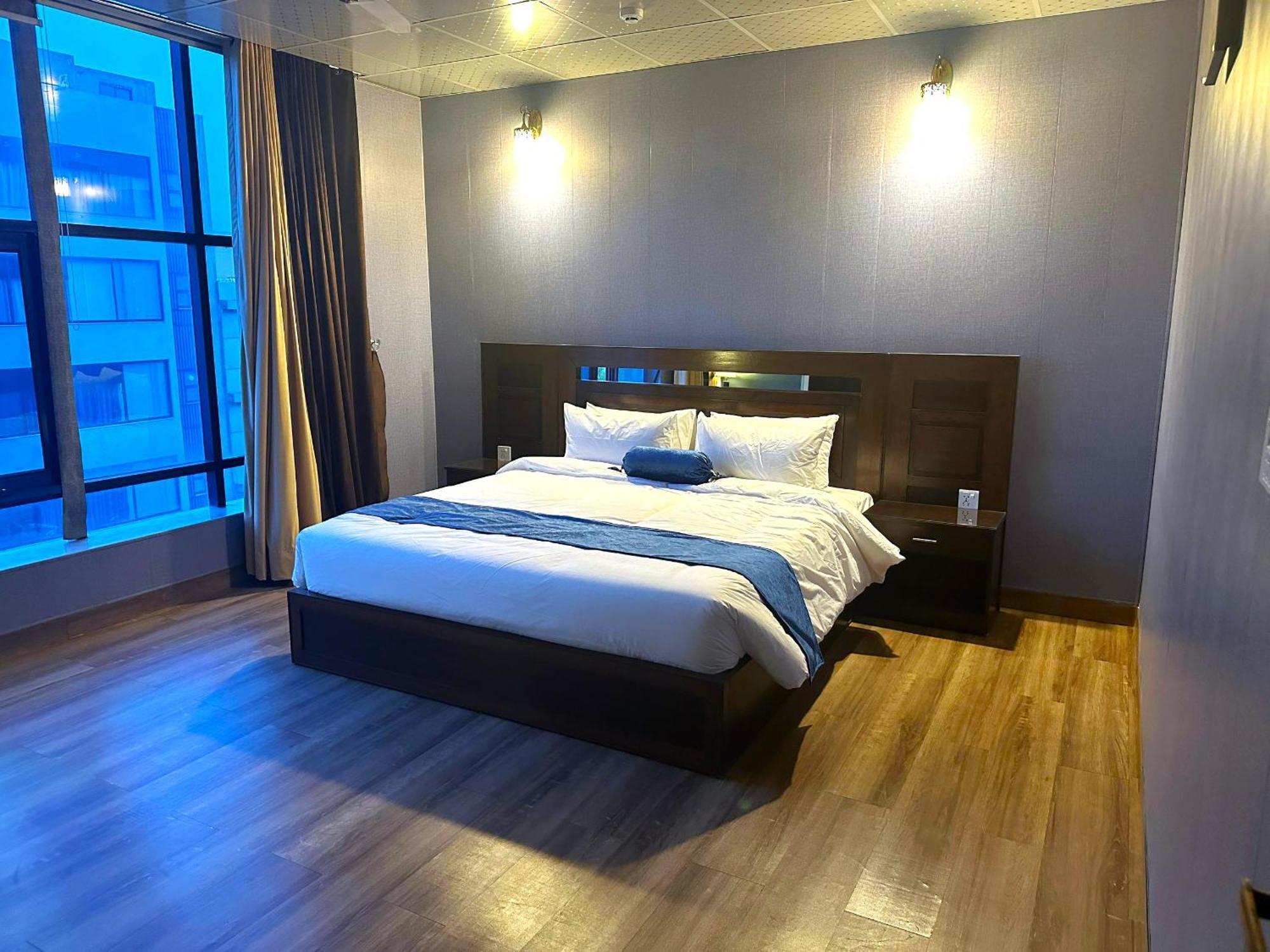 Luxury Apartment In Dha Phase 8, Near Allama Iqbal International Airport ลาฮอร์ ภายนอก รูปภาพ